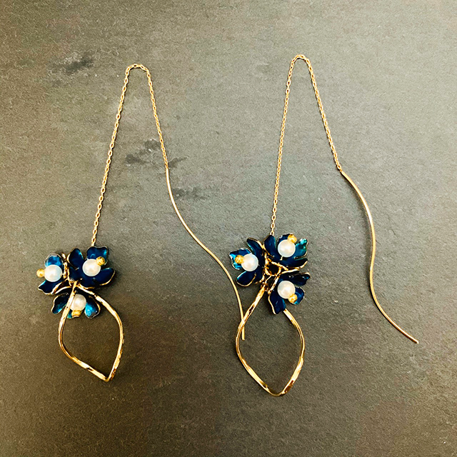 ブルーフラワーピアス