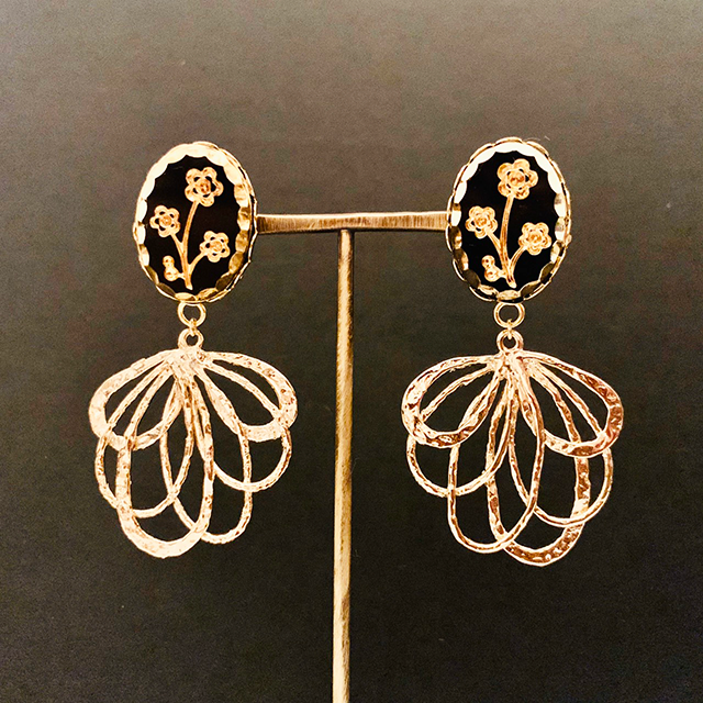 ヴィンテージフラワーピアス