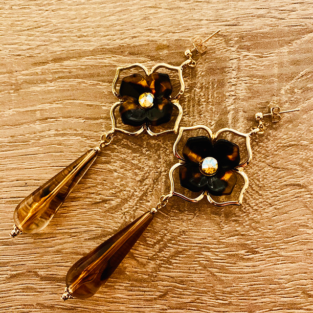 ベッコウフラワーピアス