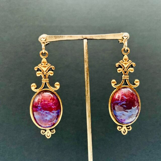 ドラゴンズブレスレッドピアス